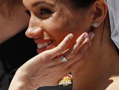 Η «χρυσή» Μέγκαν Μαρκλ - Τα αστρονομικής αξίας κοσμήματα που έχει φορέσει τους τελευταίους μήνες (φώτο)